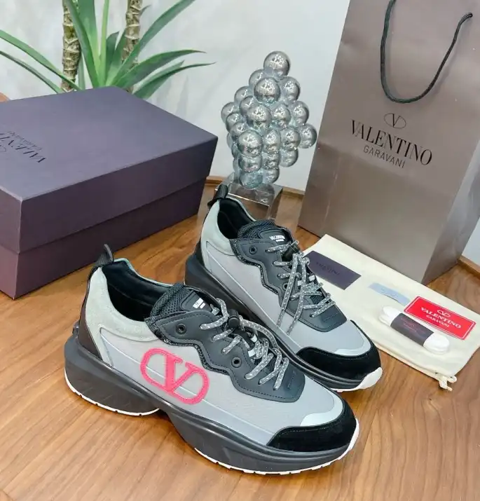 hype Valentino Sneakers