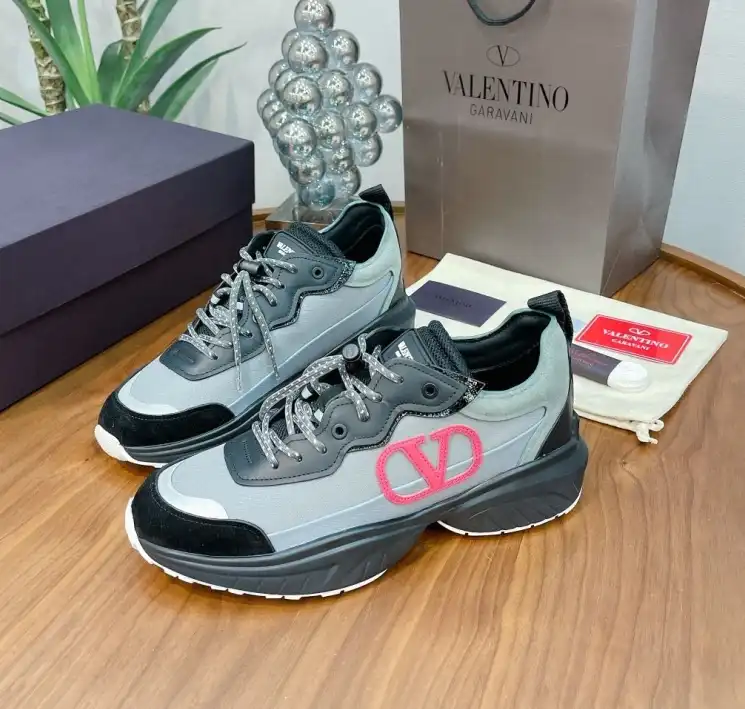 hype Valentino Sneakers