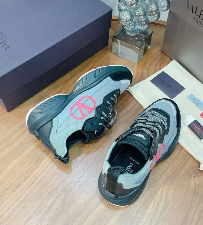 hype Valentino Sneakers