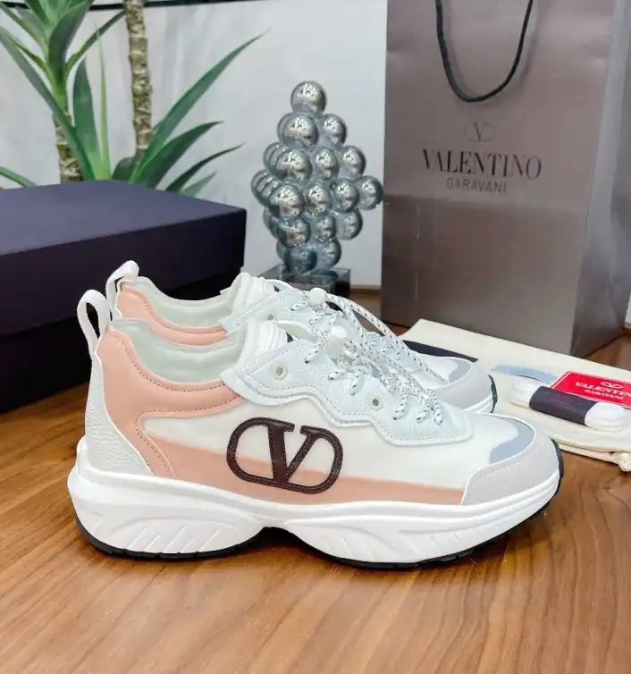 hype Valentino Sneakers