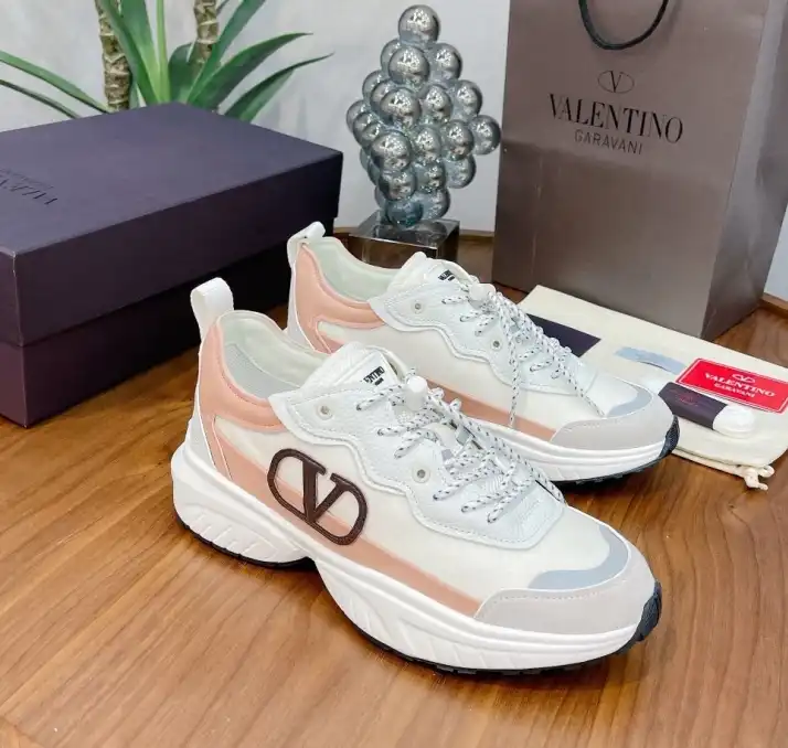 hype Valentino Sneakers