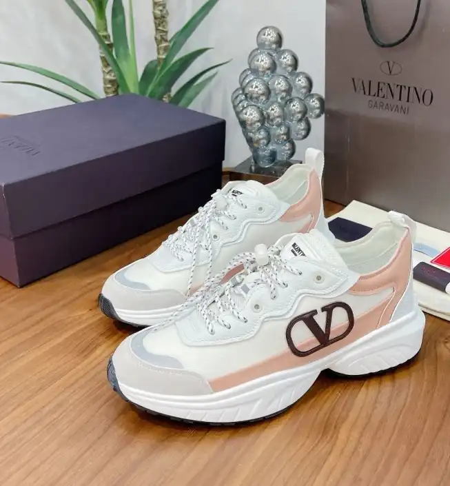 hype Valentino Sneakers