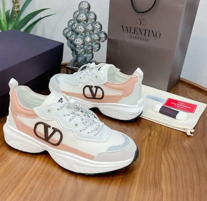 hype Valentino Sneakers