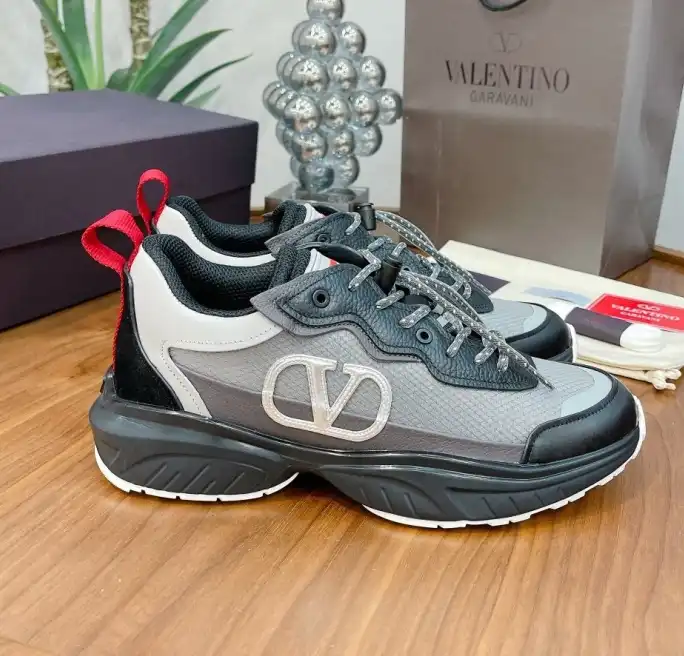 hype Valentino Sneakers