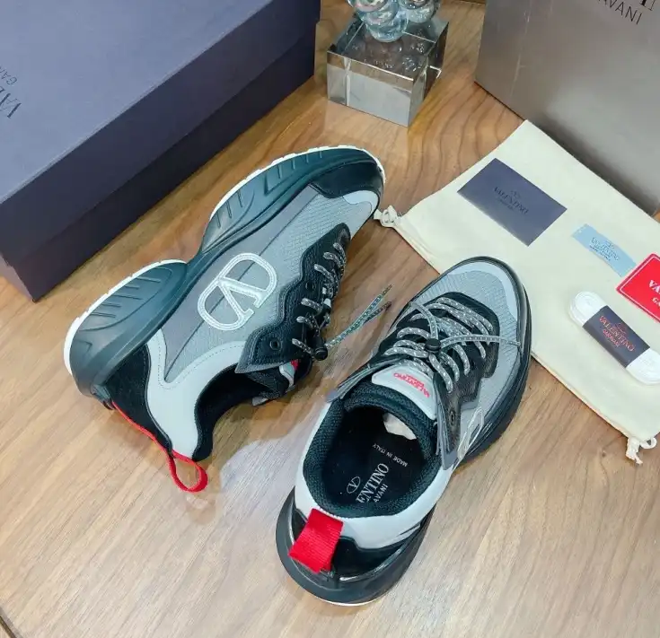 hype Valentino Sneakers