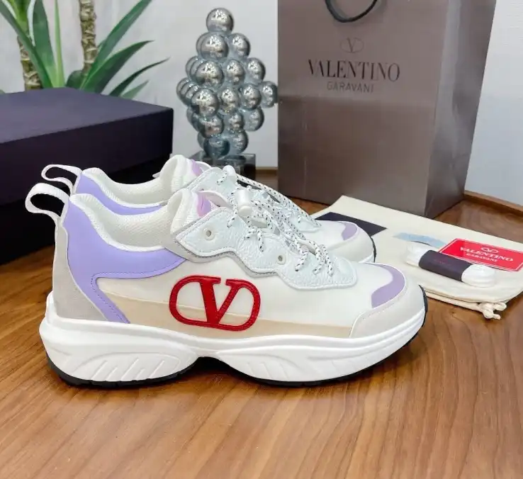 hype Valentino Sneakers