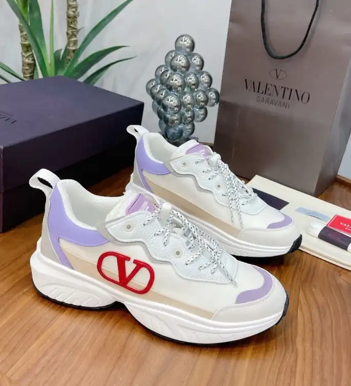 hype Valentino Sneakers