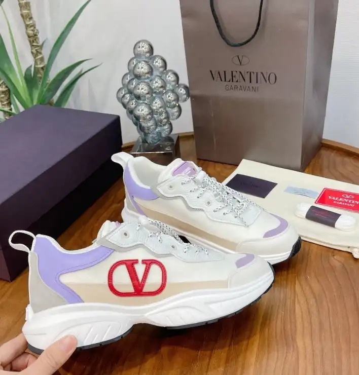 hype Valentino Sneakers