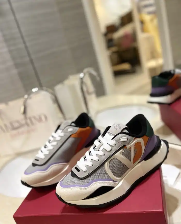 hype Valentino Sneakers