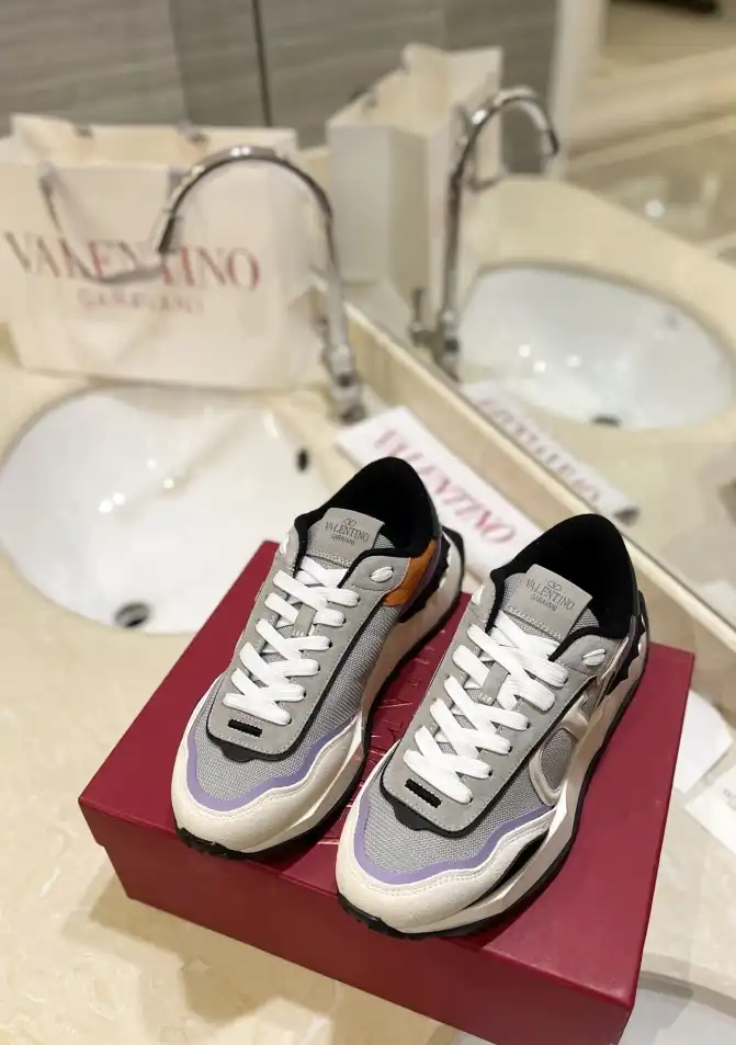 hype Valentino Sneakers