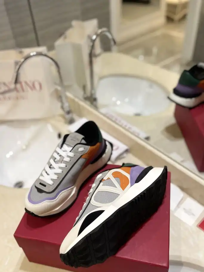 hype Valentino Sneakers