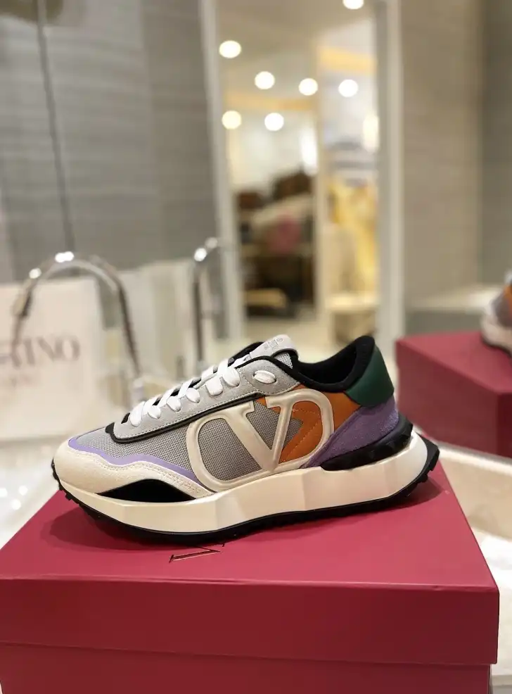 hype Valentino Sneakers