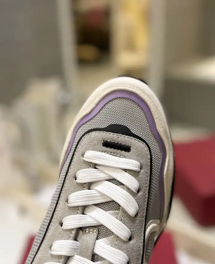 hype Valentino Sneakers