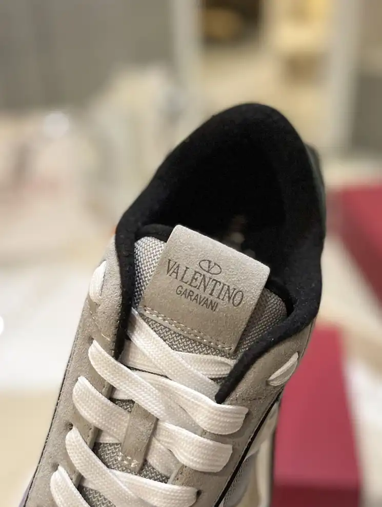 hype Valentino Sneakers