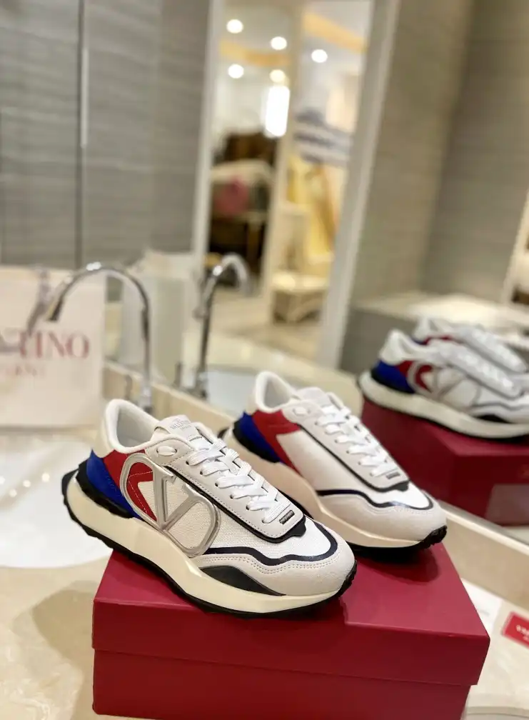 hype Valentino Sneakers