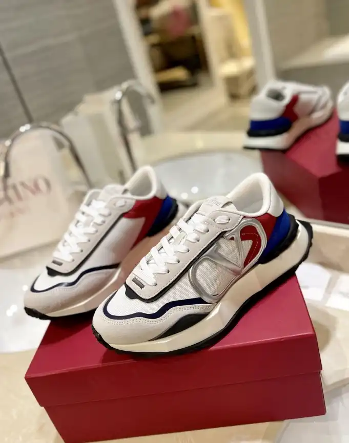 hype Valentino Sneakers