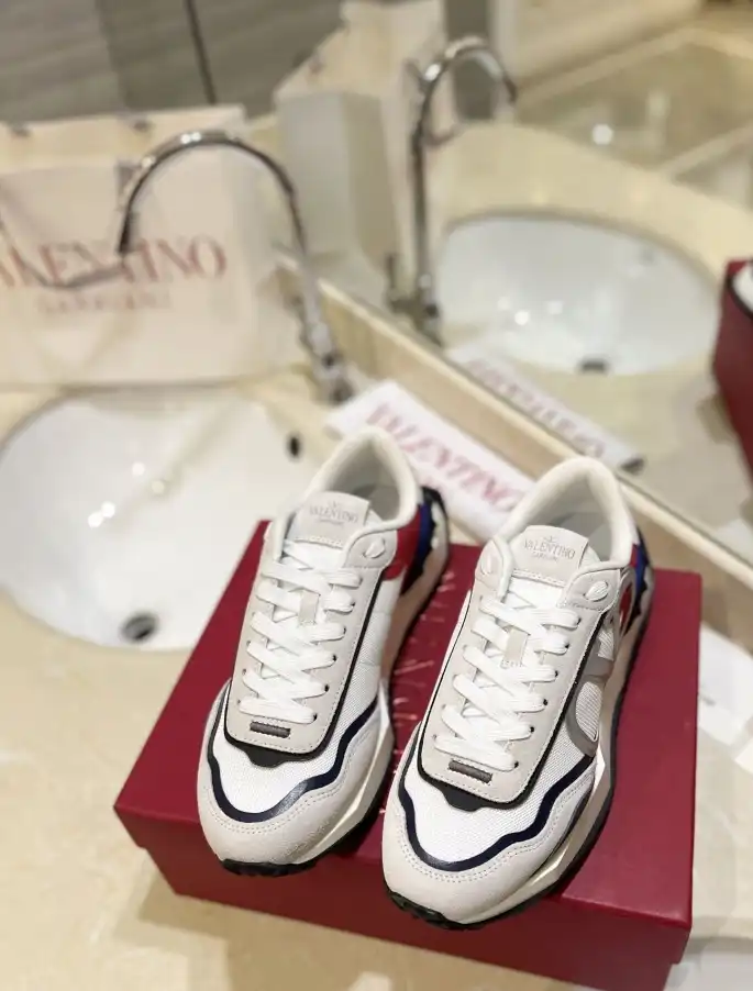 hype Valentino Sneakers