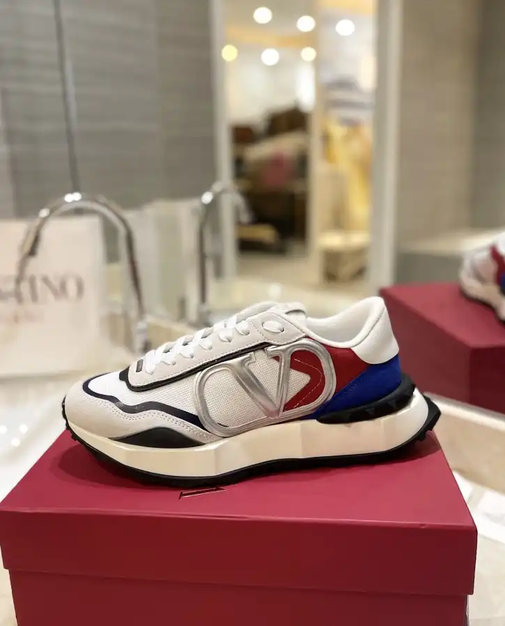 hype Valentino Sneakers