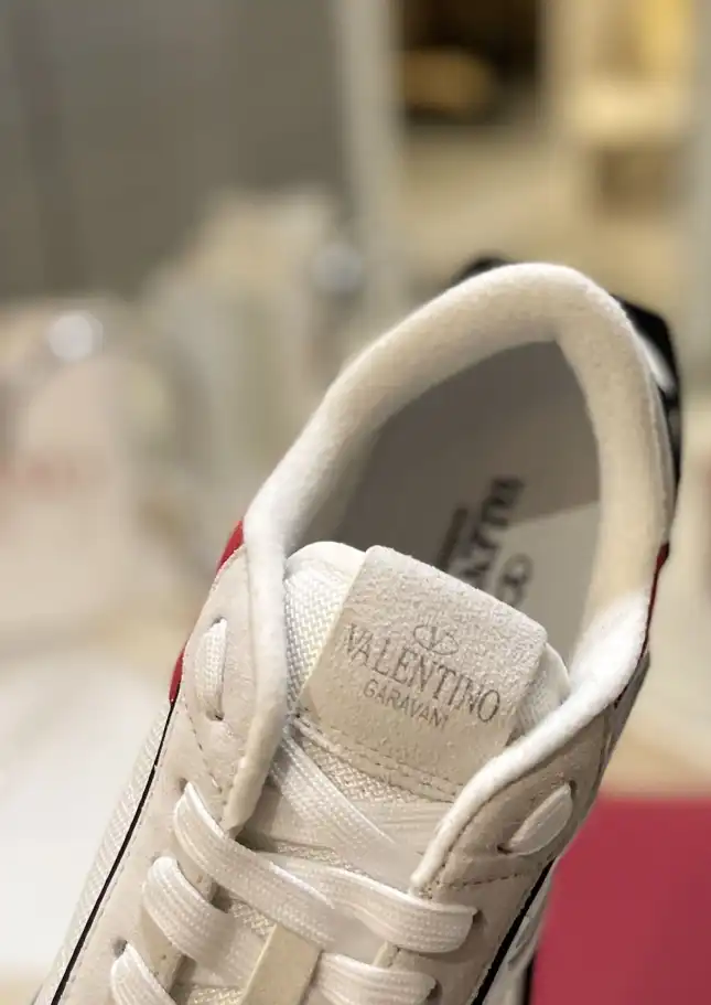 hype Valentino Sneakers