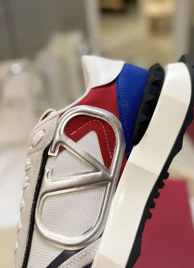 hype Valentino Sneakers