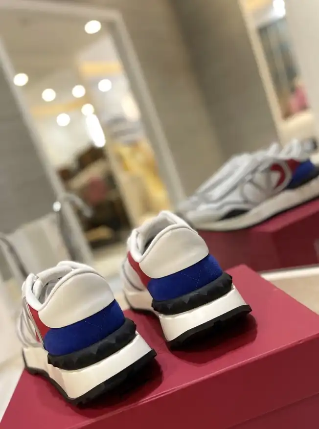 hype Valentino Sneakers