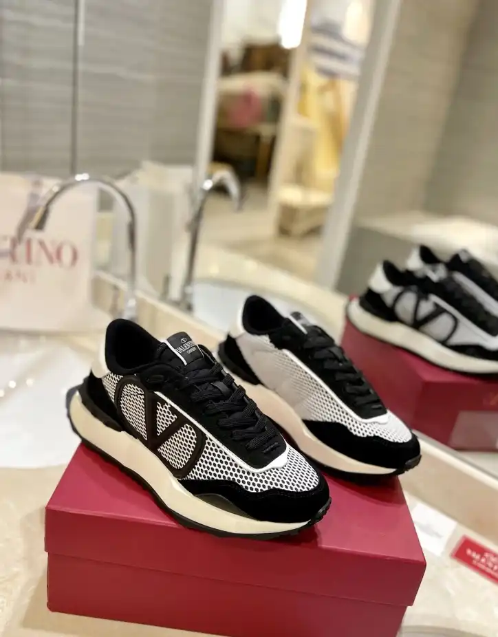 hype Valentino Sneakers