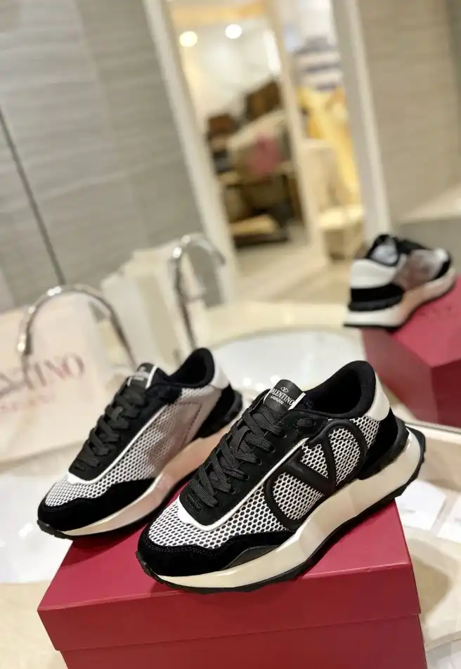 hype Valentino Sneakers