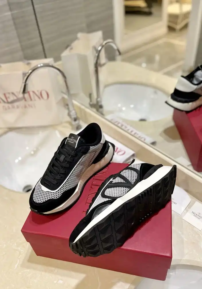 hype Valentino Sneakers