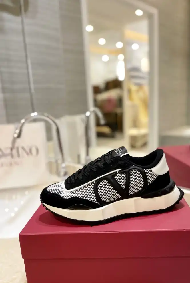 hype Valentino Sneakers