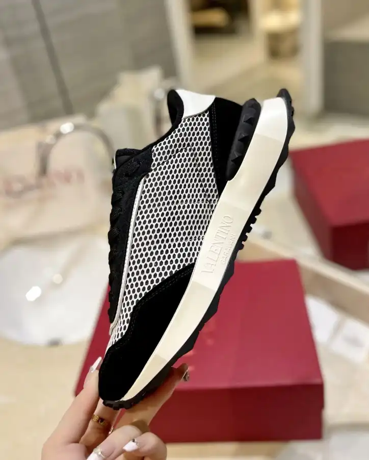 hype Valentino Sneakers