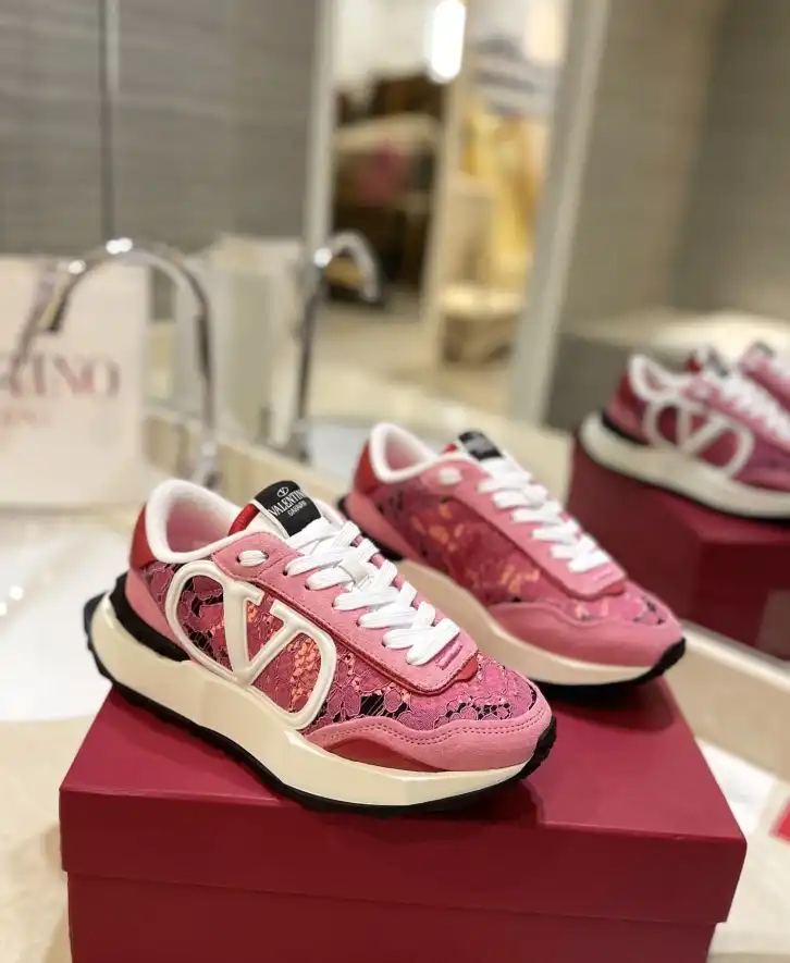 hype Valentino Sneakers