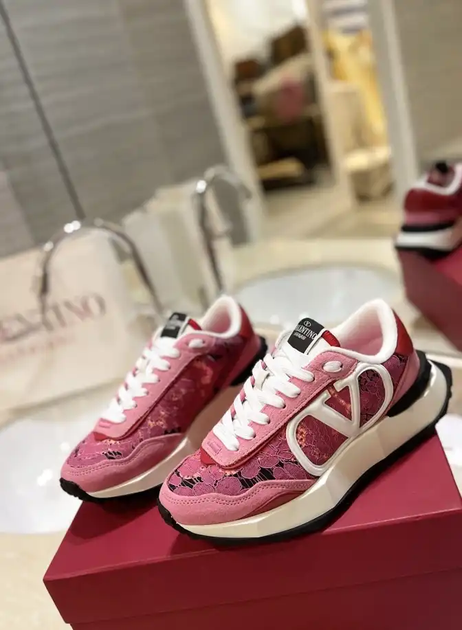 hype Valentino Sneakers