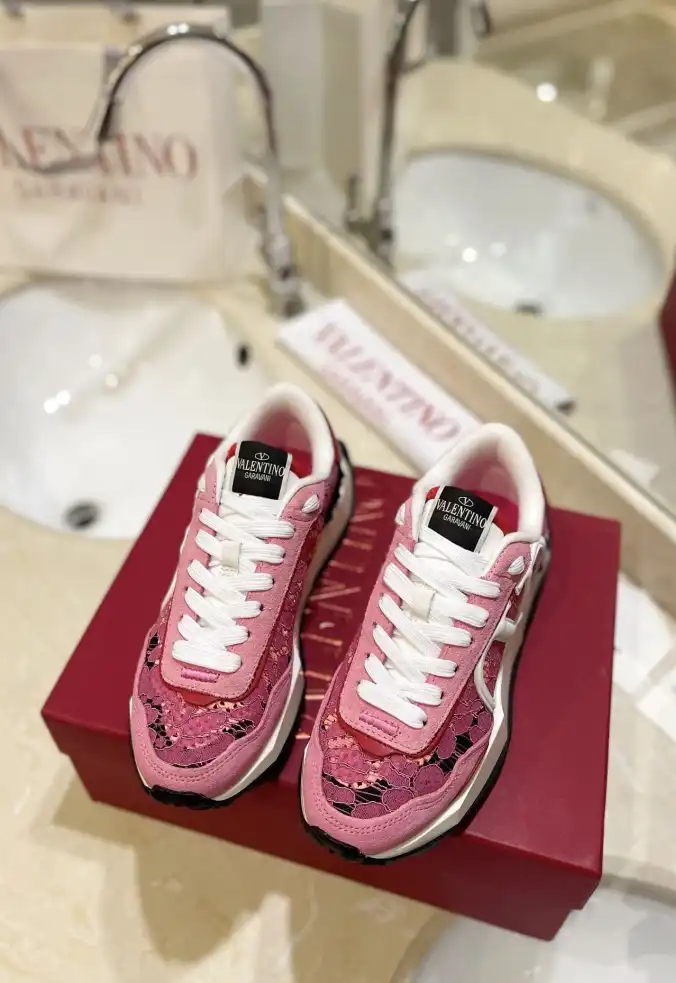 hype Valentino Sneakers