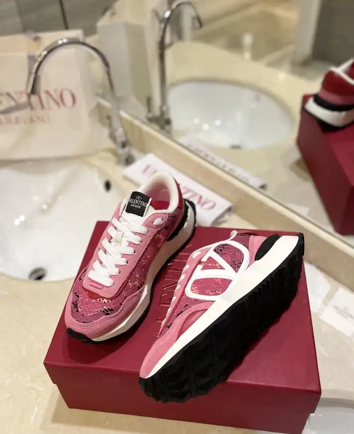 hype Valentino Sneakers