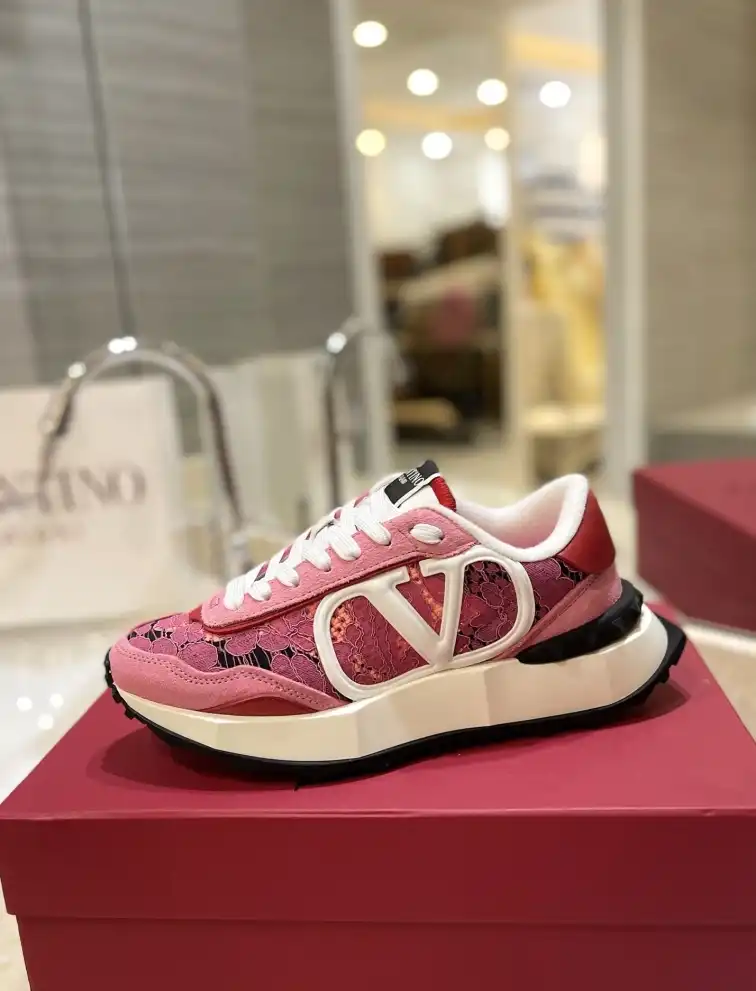 hype Valentino Sneakers