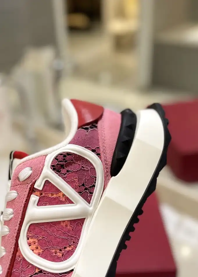 hype Valentino Sneakers