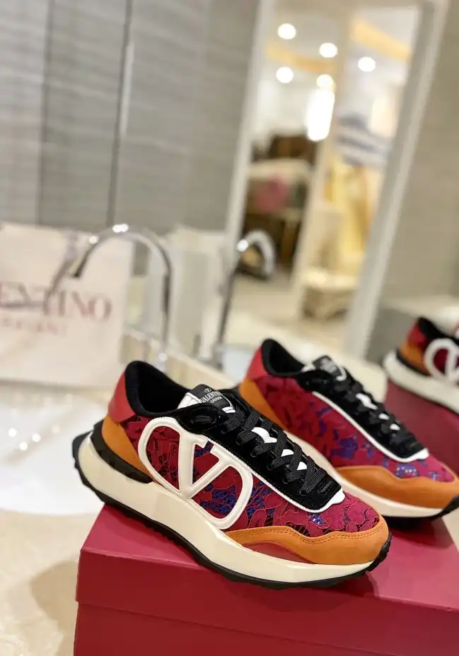 hype Valentino Sneakers