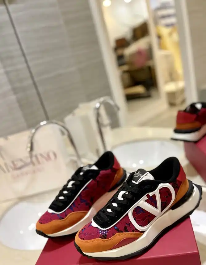 hype Valentino Sneakers