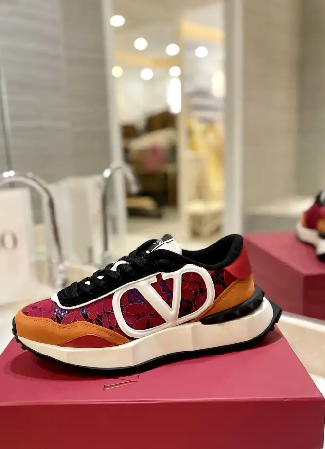 hype Valentino Sneakers