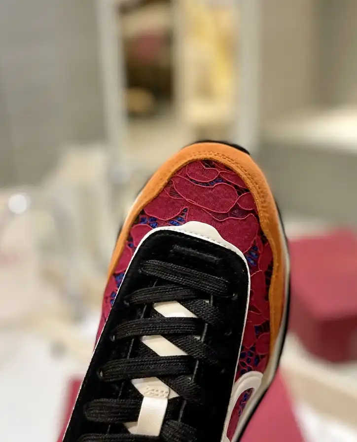 hype Valentino Sneakers