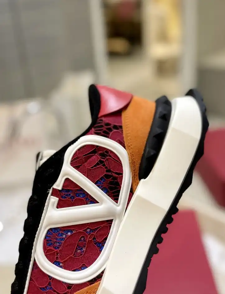 hype Valentino Sneakers