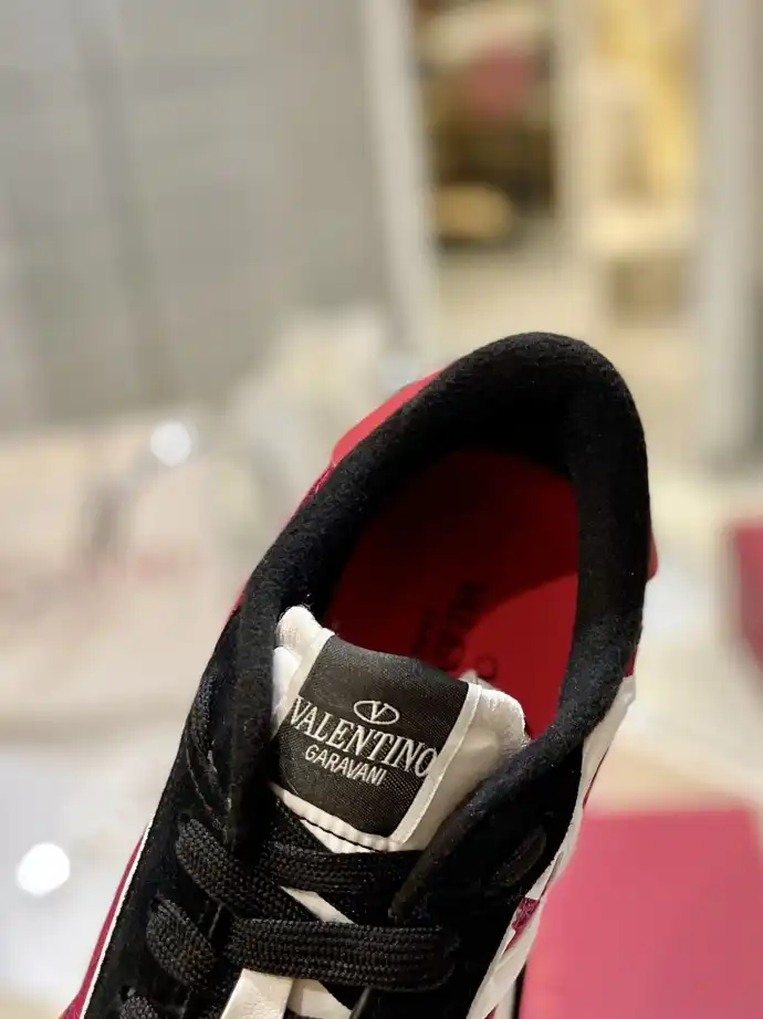 hype Valentino Sneakers