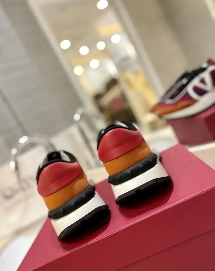 hype Valentino Sneakers