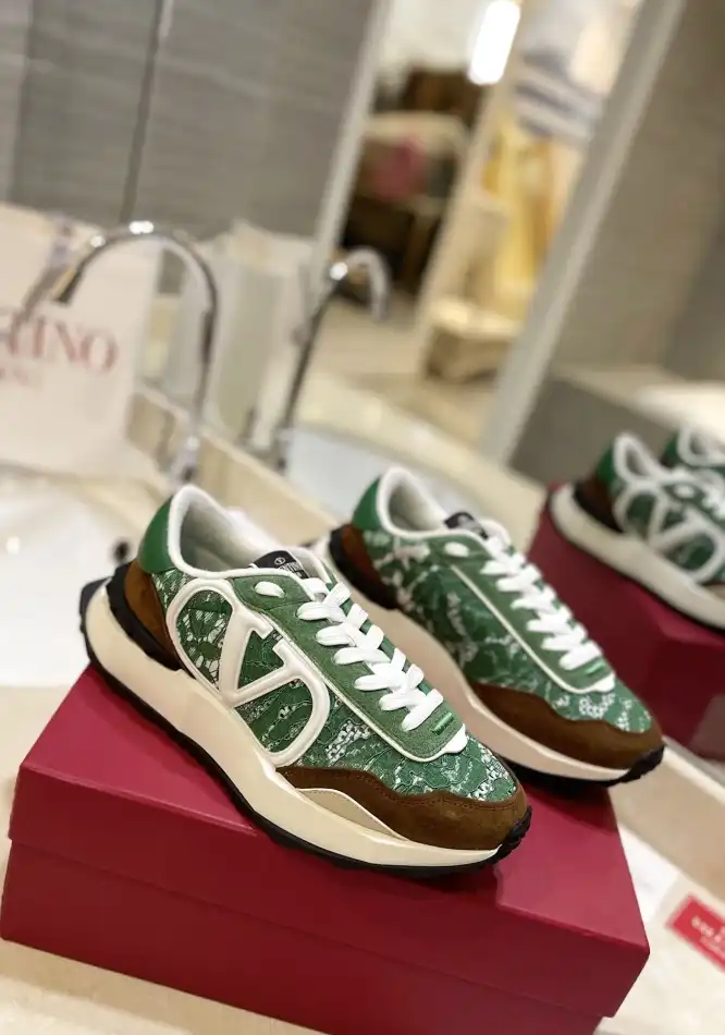 hype Valentino Sneakers