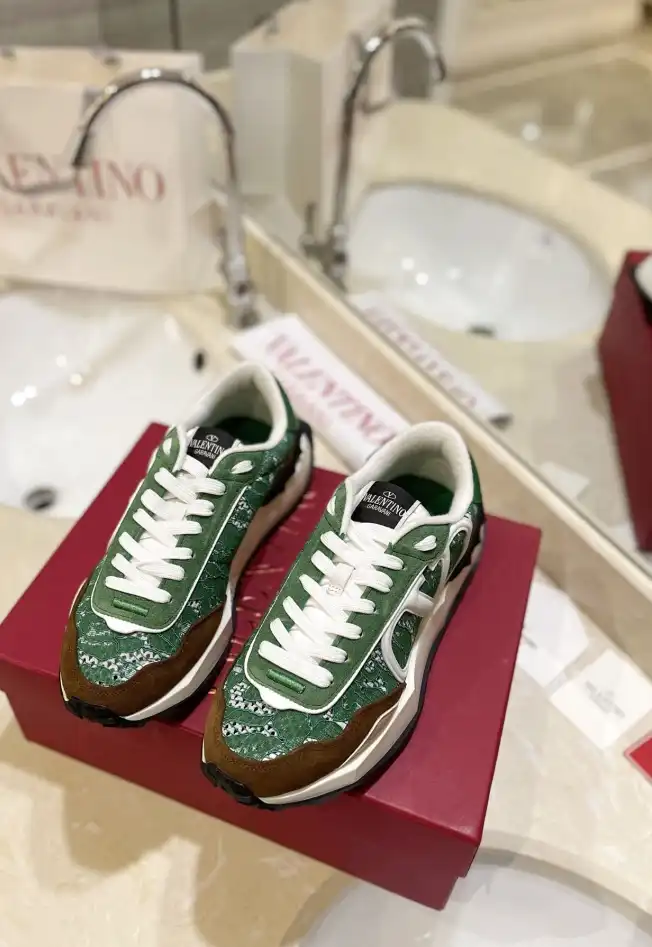 hype Valentino Sneakers