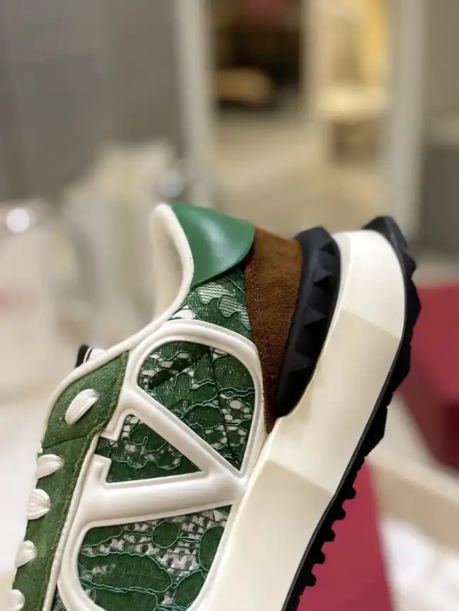 hype Valentino Sneakers