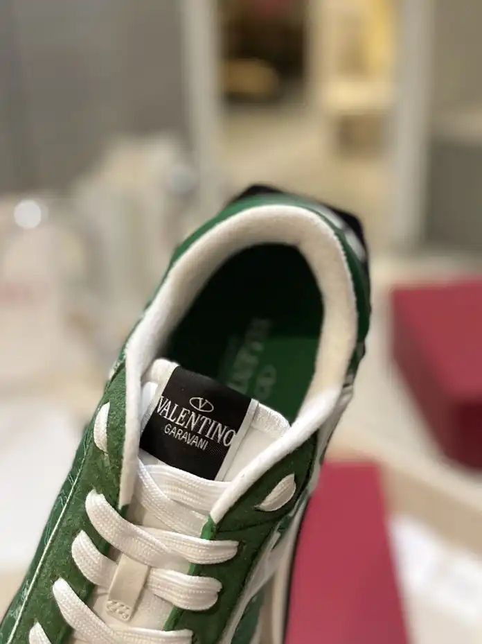 hype Valentino Sneakers