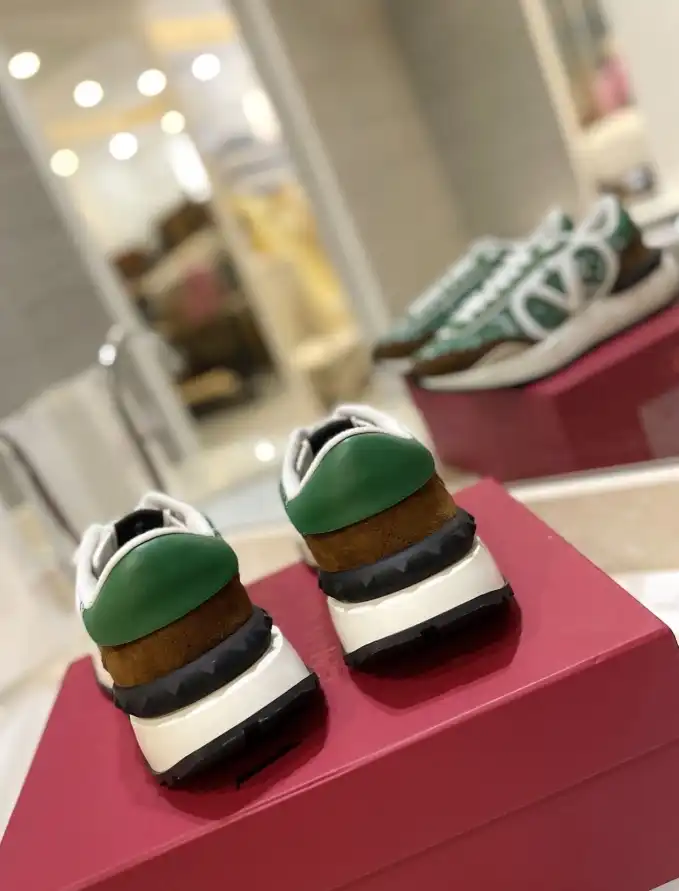 hype Valentino Sneakers