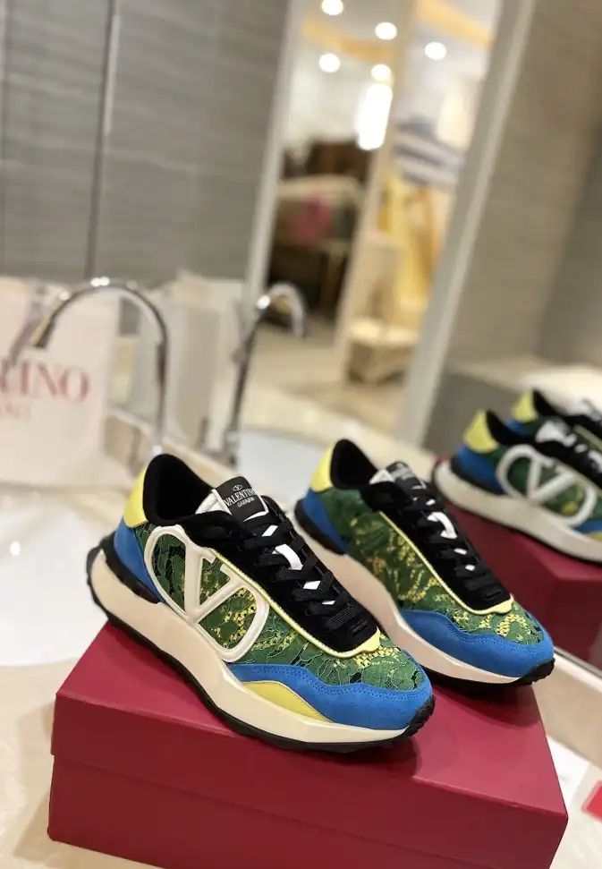 hype Valentino Sneakers