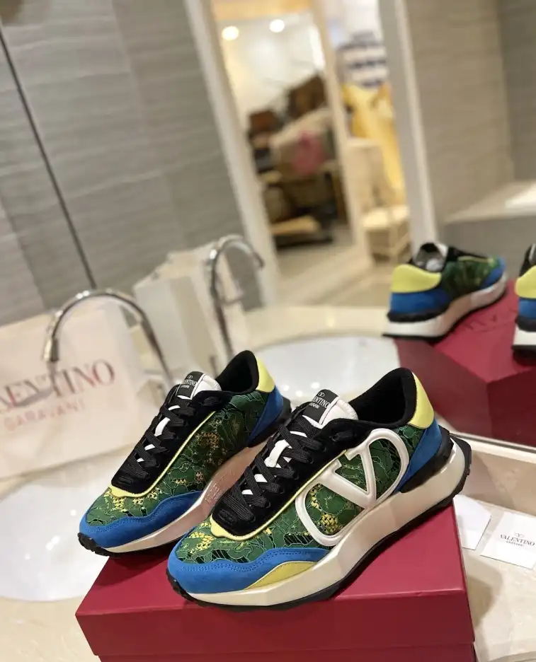 hype Valentino Sneakers